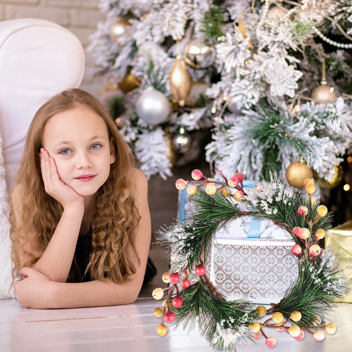 

Decorative Christmas Outdoor Decorations Berry Wreath Green Garland for Decorating