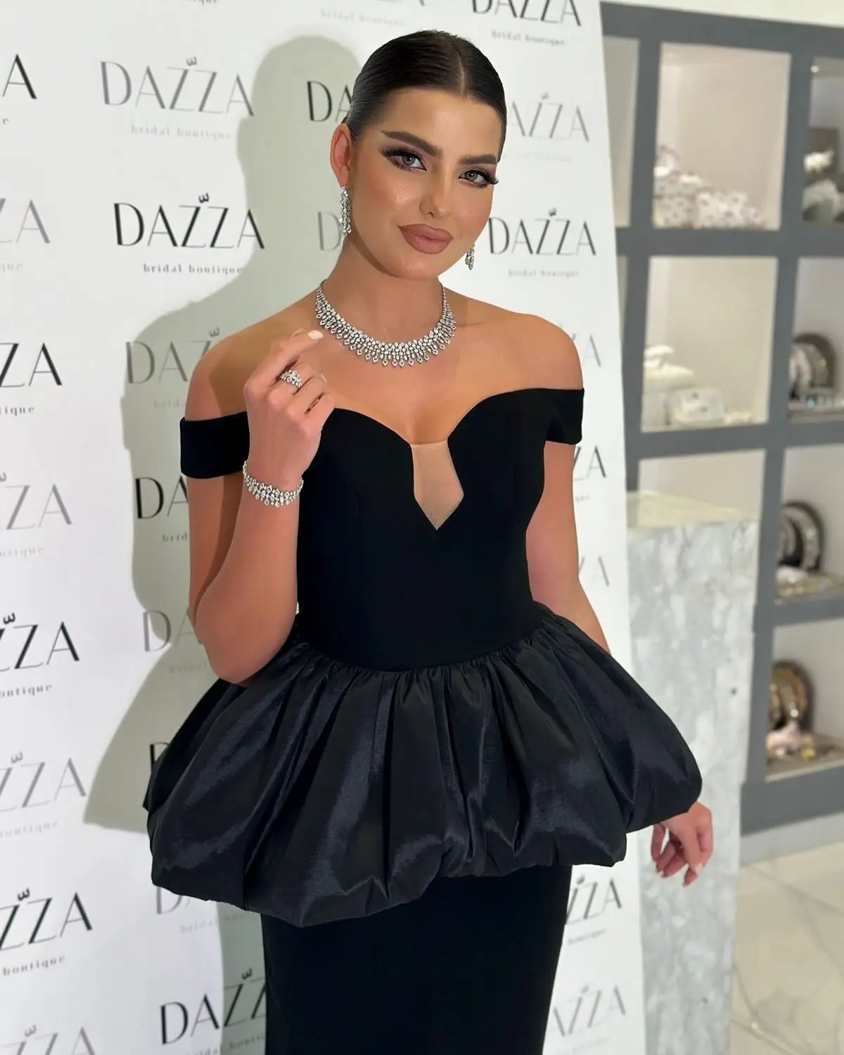 Meetlove czarne, bez rękawów, bez rękawów, długość do podłogi syrenka proste satynowe suknie na bal maturalny z dekoltem w kształcie litery V dla kobiet Party dostosowane