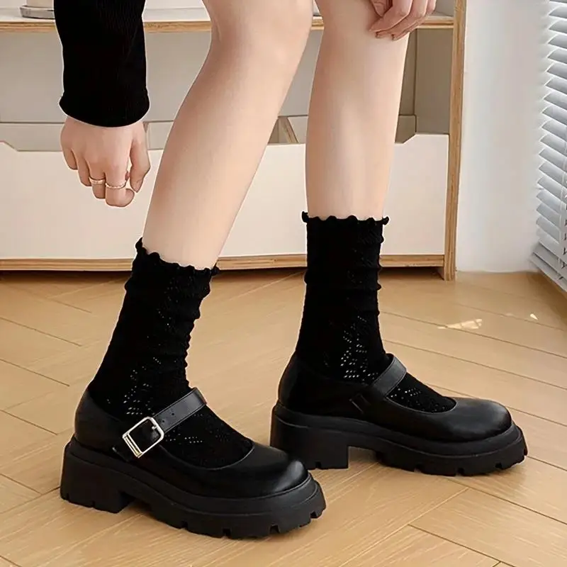 جوارب نسائية شبكية قابلة للتنفس خفيفة الوزن من البوليستر مع حواف من الدانتيل مريحة لجميع المواسم للجوارب الصيفية