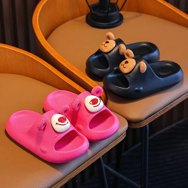 

Новые летние детские тапочки, удобные домашние сандалии с милым медведем для девочек и мальчиков, нескользящие шлепанцы для морского питания, домашняя детская обувь