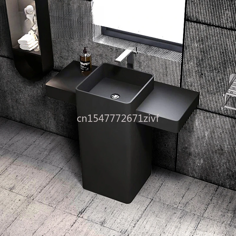 

раковина-колонна из черного искусственного камня, умывальник-колонна, напольная мойка, встроенный балкон