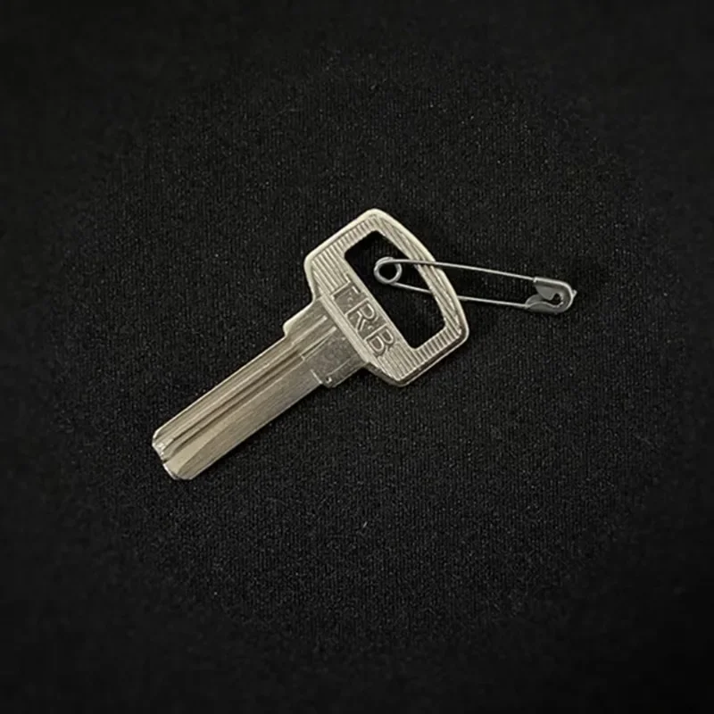 Faixa de borracha examinável através da chave, truque de mágica, passagem visual, close-up e ilusão de rua, adereços de mágica, mágico