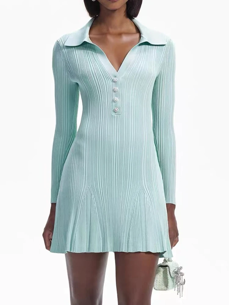 2024 Vroege Lente Nieuwe Mode Temperament Gebreide Mini-Jurk Vrouwen Elegante Polokraag Elastische Taille Short Robe Dames