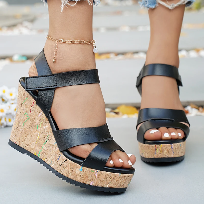 Damskie srebrne sandały na gru – Cork Wedge Sandal recenzja i cena