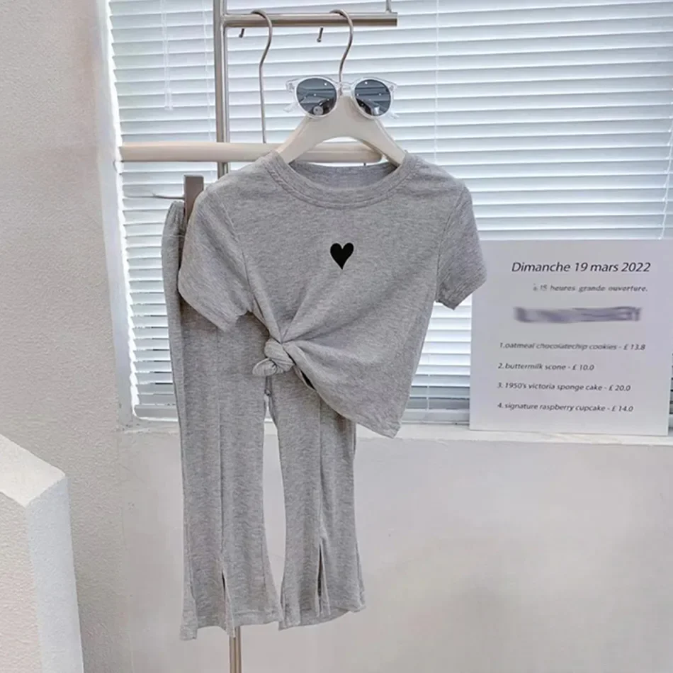 Vêtements pour bebes filles، hauts et bas coréens، tenue en form de cuore، تي شيرت et pantalon decontractes، ensemble de vêteme