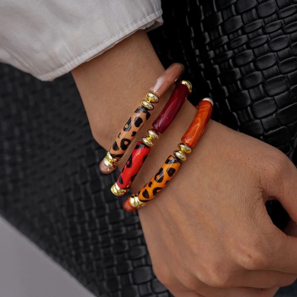 아크릴 레오파드 팔찌 레오파드 프린트 손목밴드 보헤미안 아크릴 팔찌 핸드 링 신축성 있는 곡선형 튜브 뱅글 소녀용