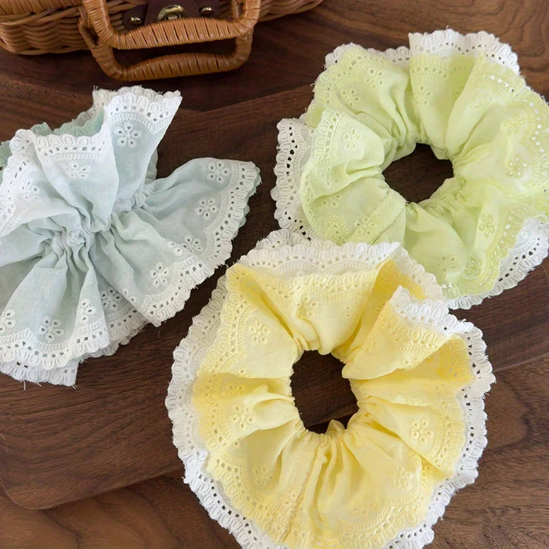 

Korean-Style Elegant Mint Green Embroidered Lace Trim Waist-Defining Hair Tie Gentle and Versatile Ponytail Accessory