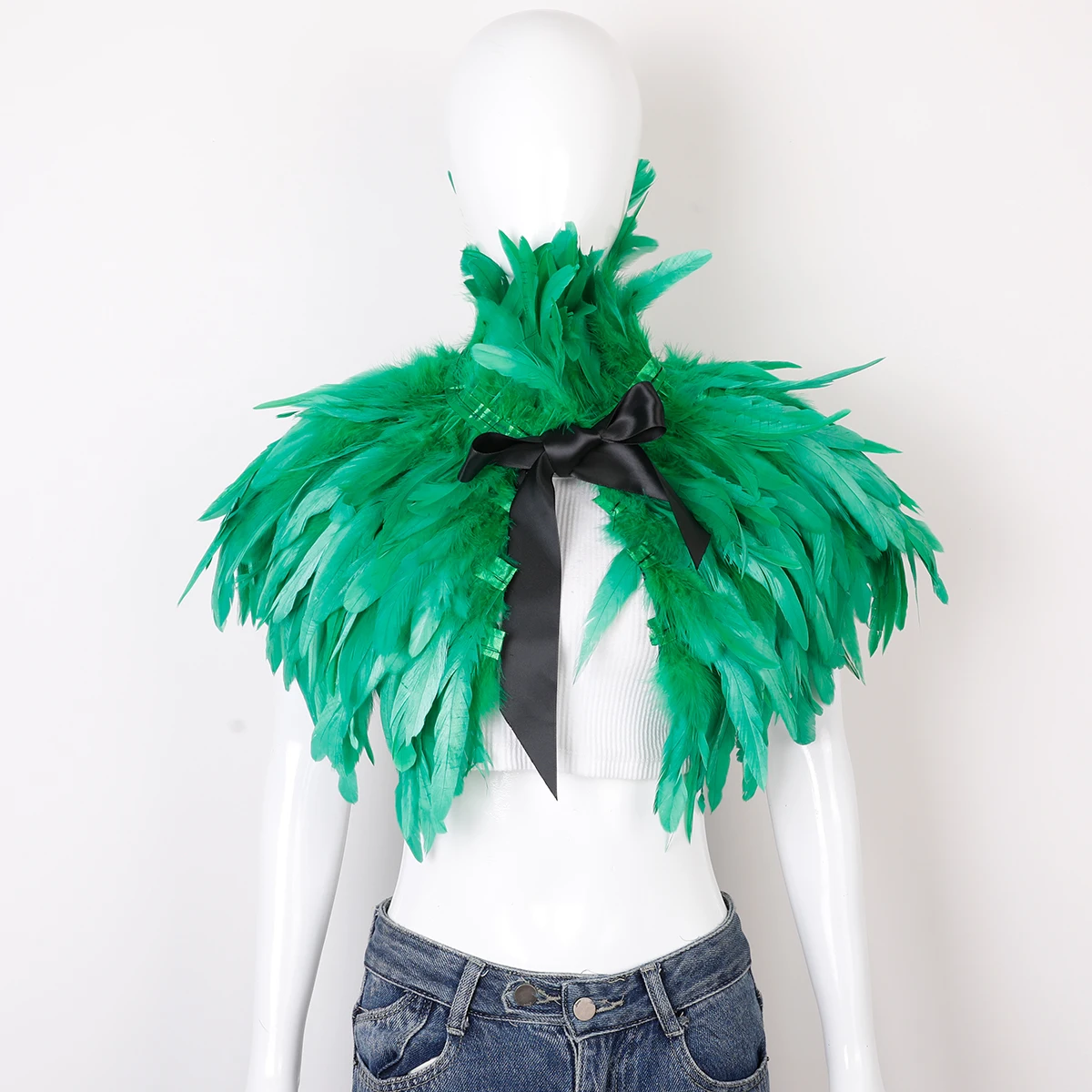 Feder-Schal-Cape – Gotischer Schulterüberwurf aus Naturfedern mit schwarzem Band zum Binden für Halloween, Karneval, Rave, Cosplay-Partys – Detail 17