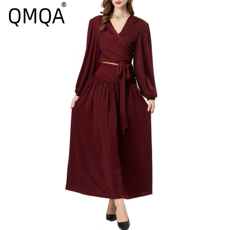 

QMQA Fashion Women's Elegant Solid 2 Piece Set V-neck Split Long Sleeve Short Top Pleated Skirt Sets 2025 Autumn New QM895