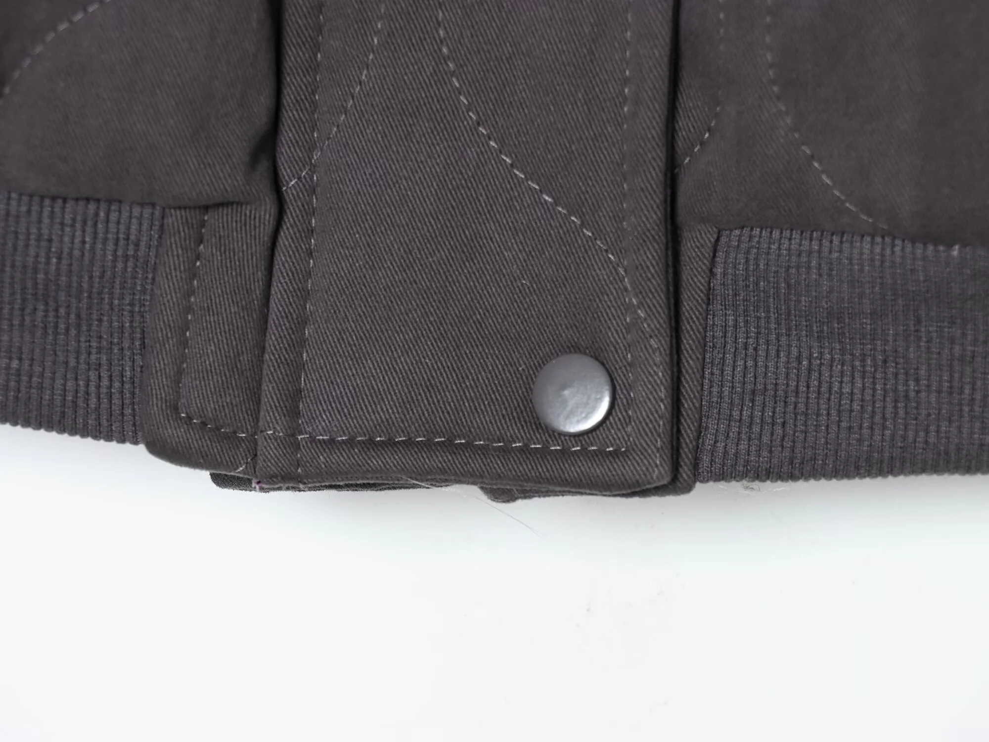 2025 겨울 신상 여성 레트로 루즈 캐주얼 패션 다용도 퀼팅 파일럿 따뜻한 면 재킷 버튼 다운 디자인