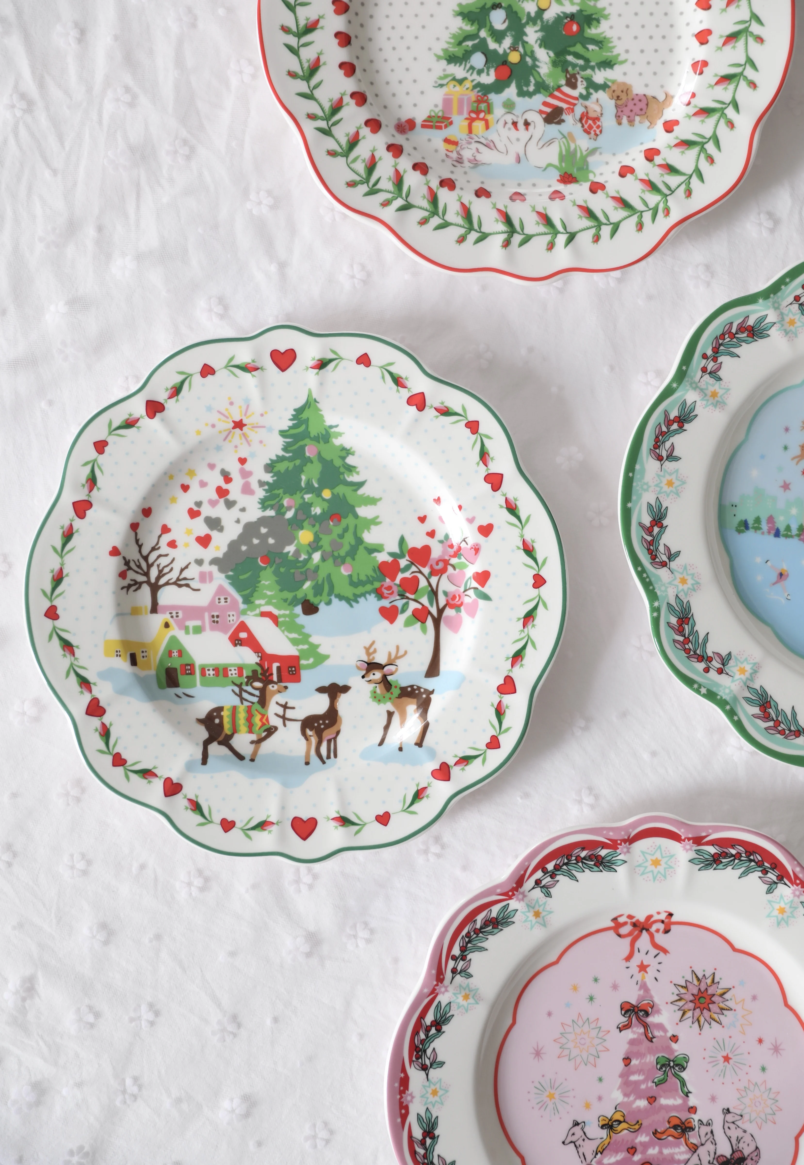 

Christmas Season British Family Carnival Glazed Medium Colour 8-inch Dinner Plate