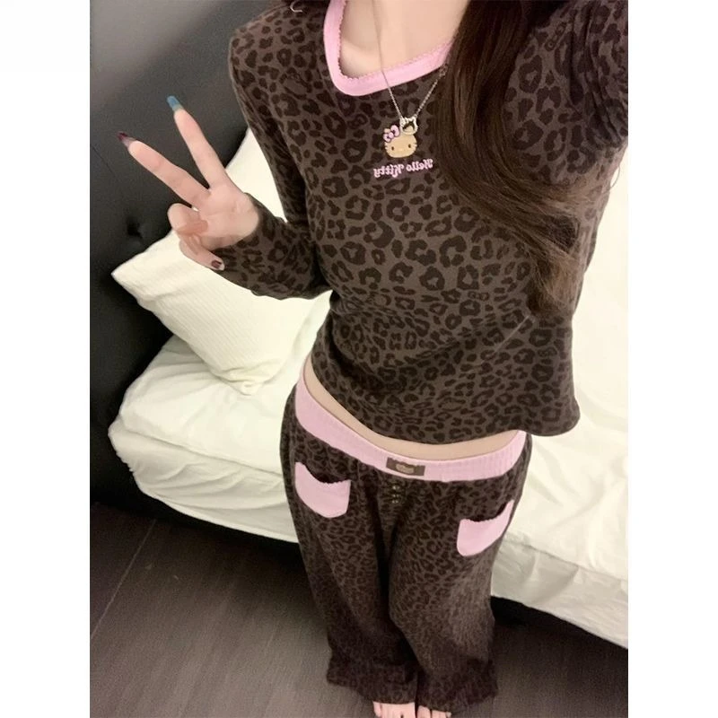 

Пижама с леопардовым принтом Hello Kitty для девочек, модный комплект для ранней осени: футболка с круглым вырезом и длинными рукавами, брюки, домашняя одежда для студенток