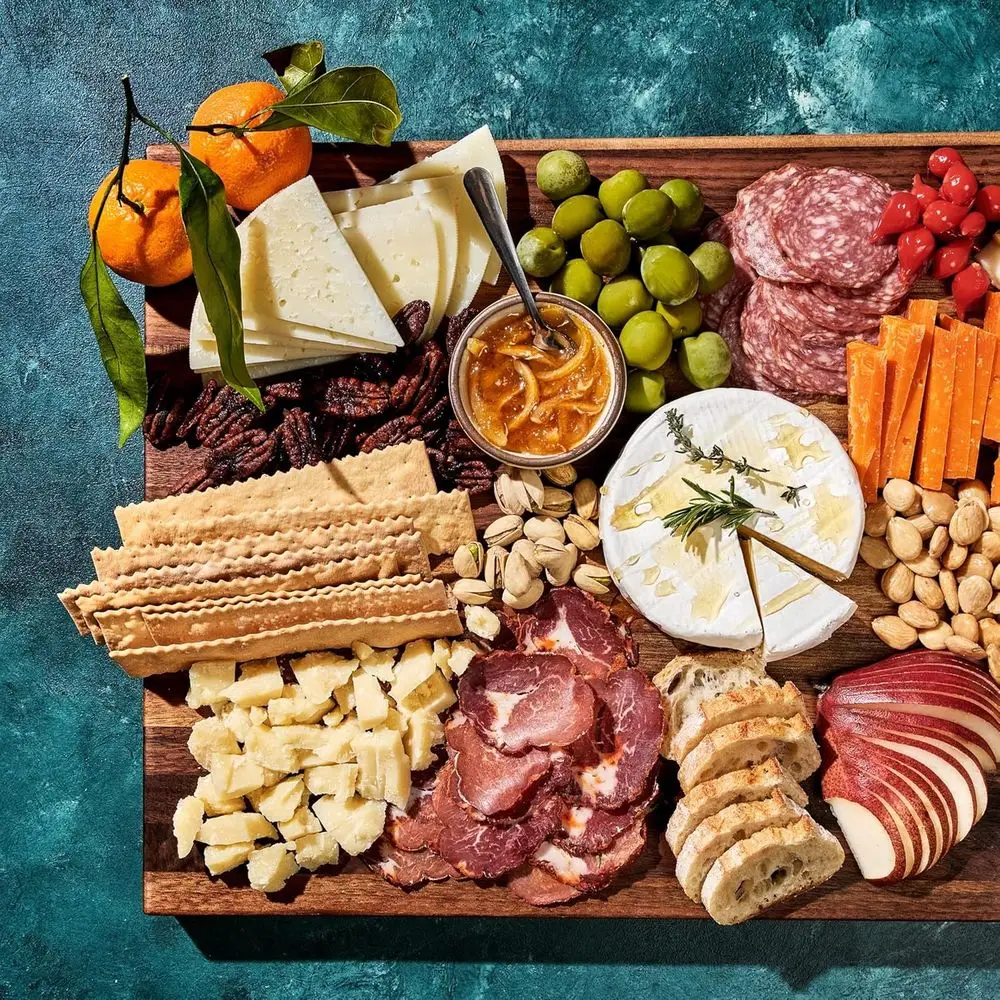 Doppelseitiges Walnuss-Schneidebrett mit Saftrille und Griffen, 13,75 x 19,5, langlebig und kratzfest