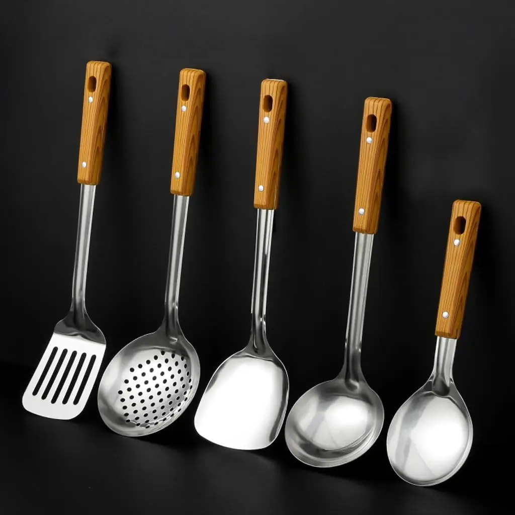 طقم أدوات مطبخ من الفولاذ المقاوم للصدأ طقم مكون من خمس قطع - طقم طهي مع ملعقة - أدوات طبخ متينة بمقبض خشبي غير قابل للانزلاق #1