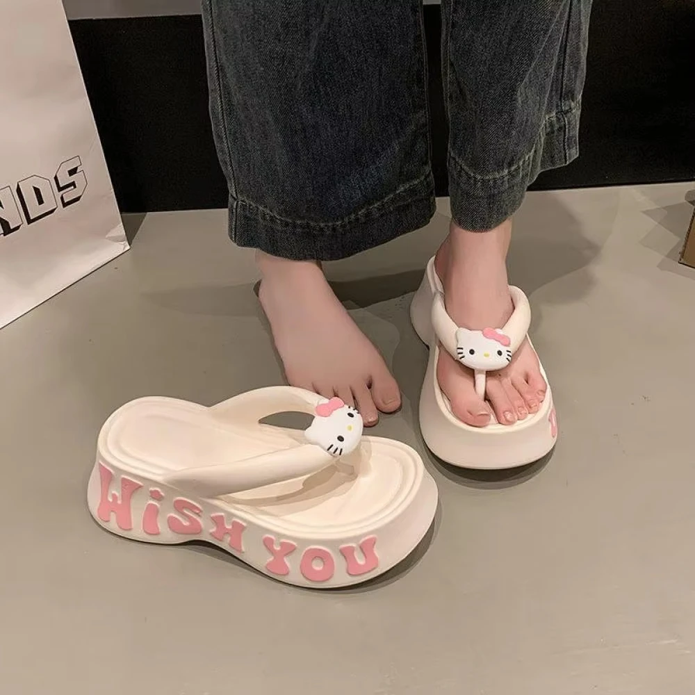Klapki damskie Y2k Cartoon Hello Kitty na lato Sanrio Kawaii Anime Antypoślizgowe buty EVA Domowe sandały Dziewczęce buty na grubej podeszwie dla studentek