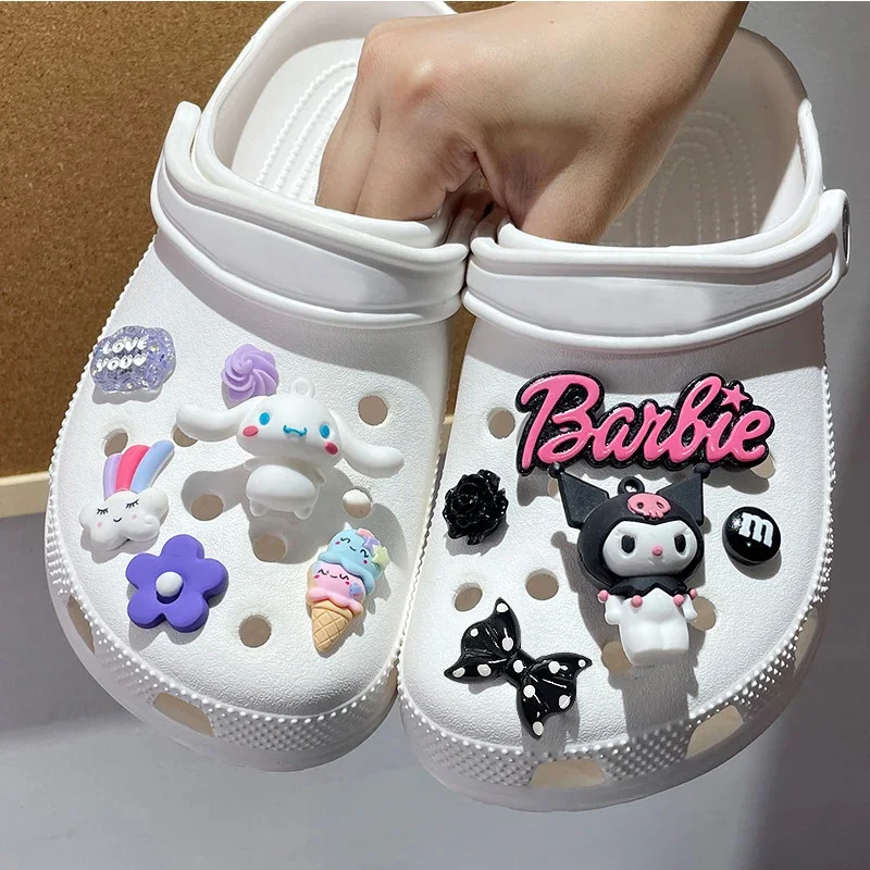 MINISO Sanrio Cartoon Shoe Charms Set Sale Kuromi Cinnamoroll Melody Hello Kitty Cute Anime Figure Shoe Buckle Wholesale Gifts