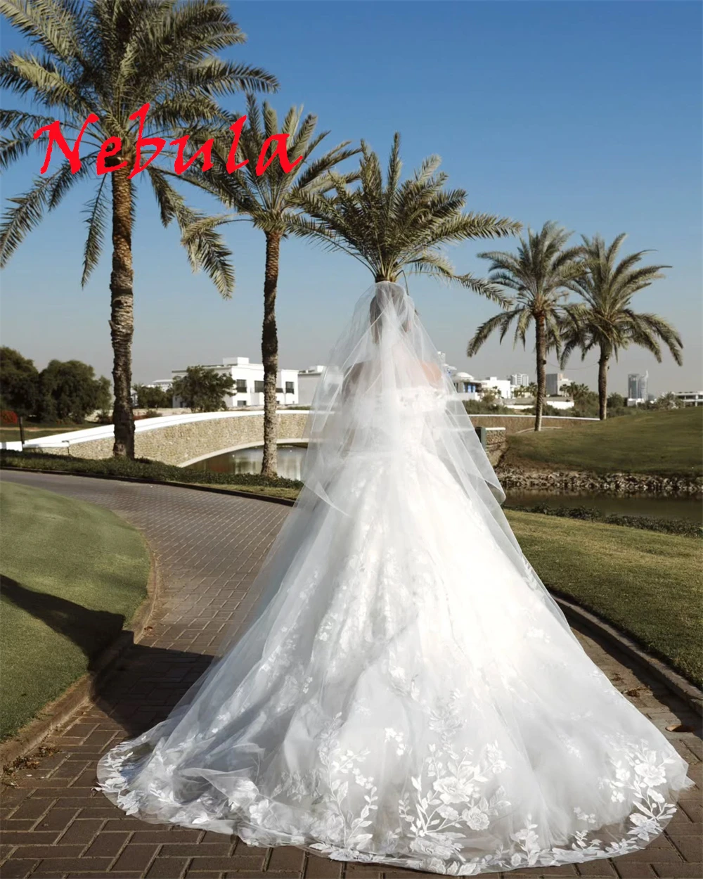 تخصيص الأبيض تول فستان الزفاف مزاجه حمالة التطريز زي العرائس ذيل شابيل سستة الظهر فيستدو دي نوفيا