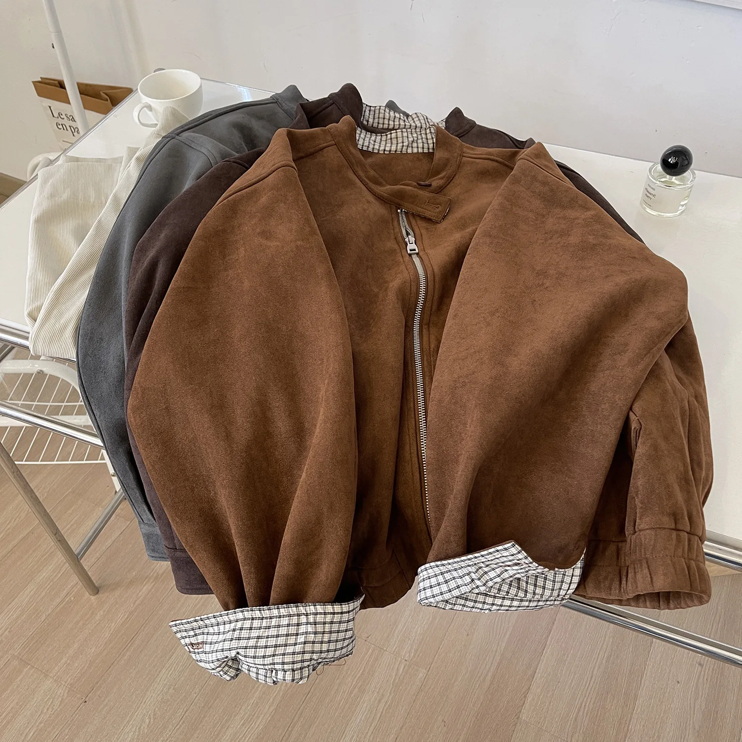 

Замшевая женская куртка контрастного цвета с клетчатой подкладкой, осеннее винтажное повседневное пальто с воротником-стойкой на молнии, нейтральное свободное пальто