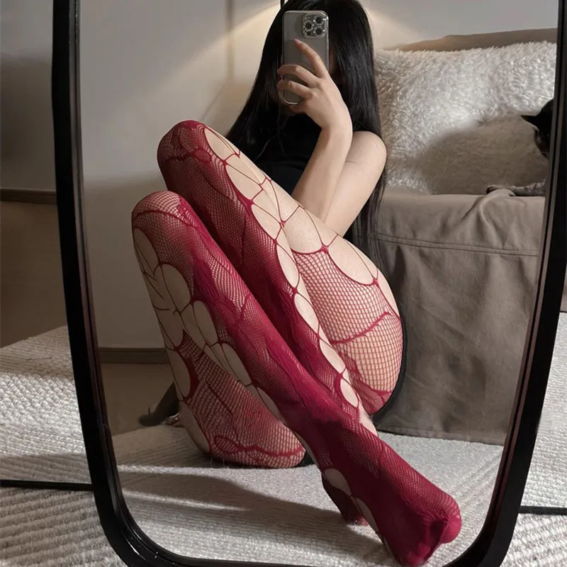 مثير الجانب شبكة جوارب لوليتا أسود أحمر الجوف خارج ارتفع جوارب طويلة Y2k الرجعية الإناث يغطي الرجل ثقب غير النظامية كسر الجوارب الطويلة #1