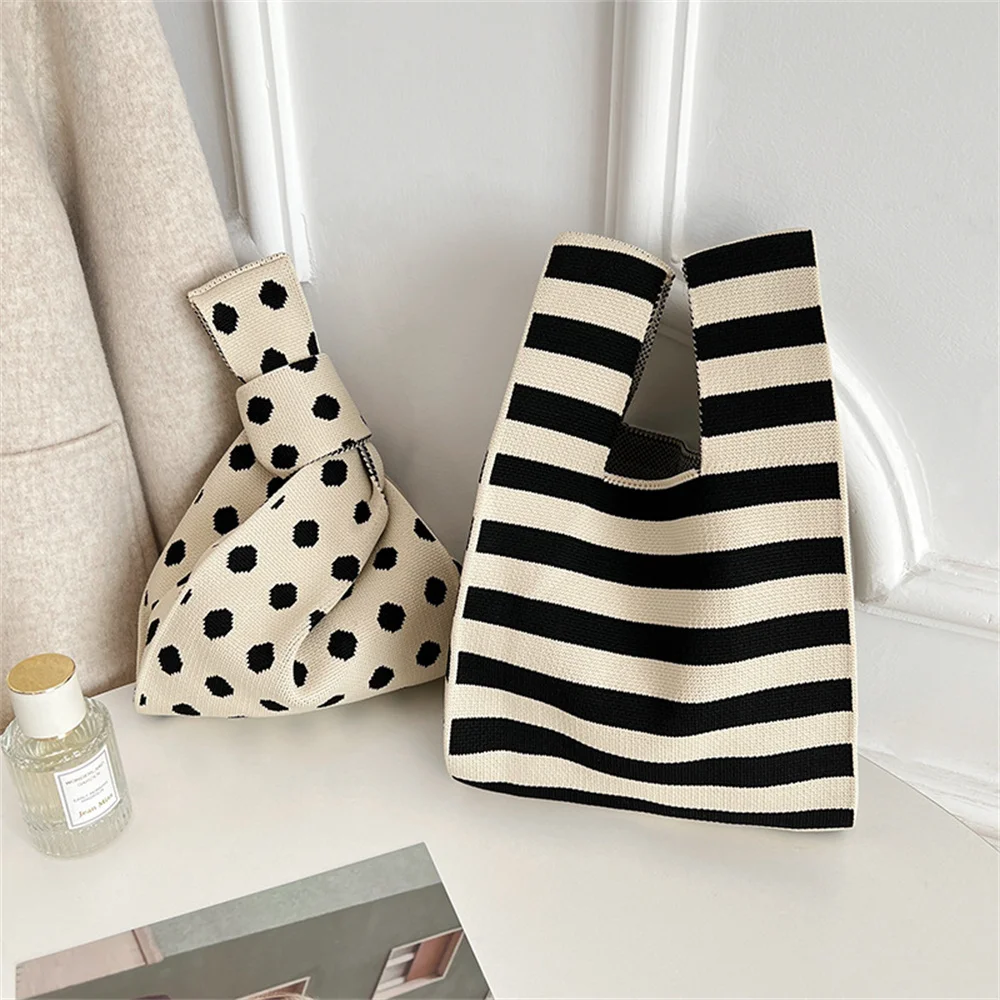 Bolso de mano de punto para mujer, bolsa de mano de algodón con diseño de rayas y lunares minimalistas, con nudo, para la muñeca