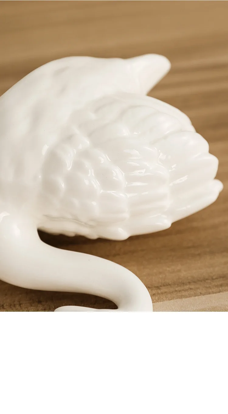 Keramik Weißer Schwan Heimdekoration Ornamente Statuen Luxuriöse Schwarze Cygnus-Skulpturen Möbelstücke zur Dekoration – Detail 7