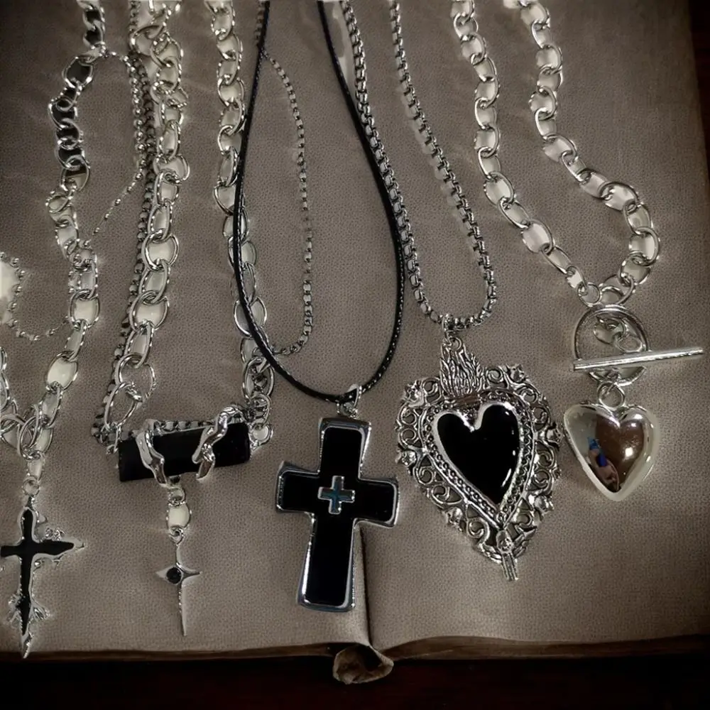 Black Heart Punk Rock Necklace Zinc Alloy Sweater Chain 90s Y2K Necklace Street Vintage Gothic Cross Pendant Jewelry ﻿Gift