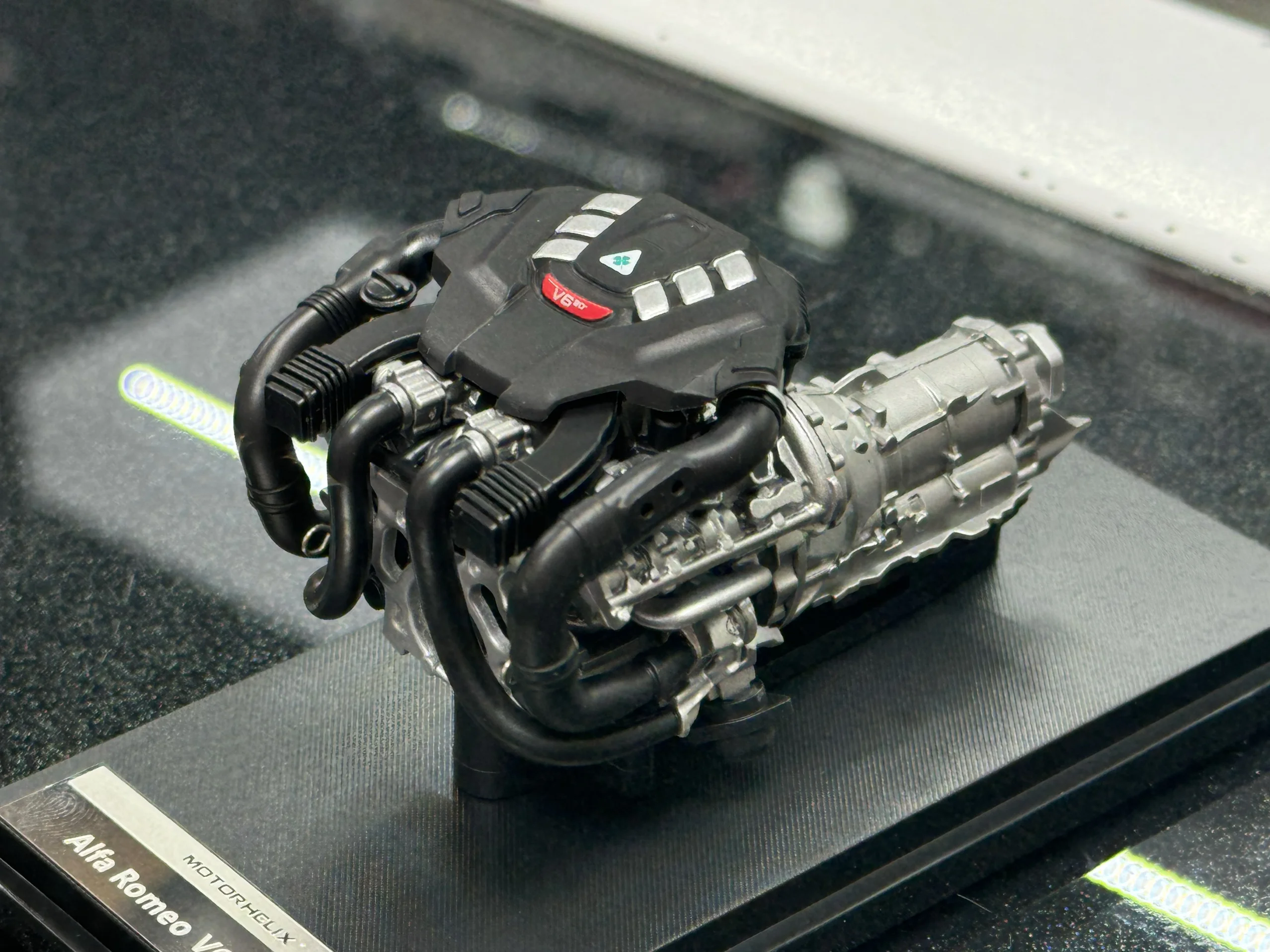 Diecast escala 1:18 motorhelix alfa romeo gta v6 motor modelo de carro de plástico brinquedo colecionável presente lembrança exibição ornamento