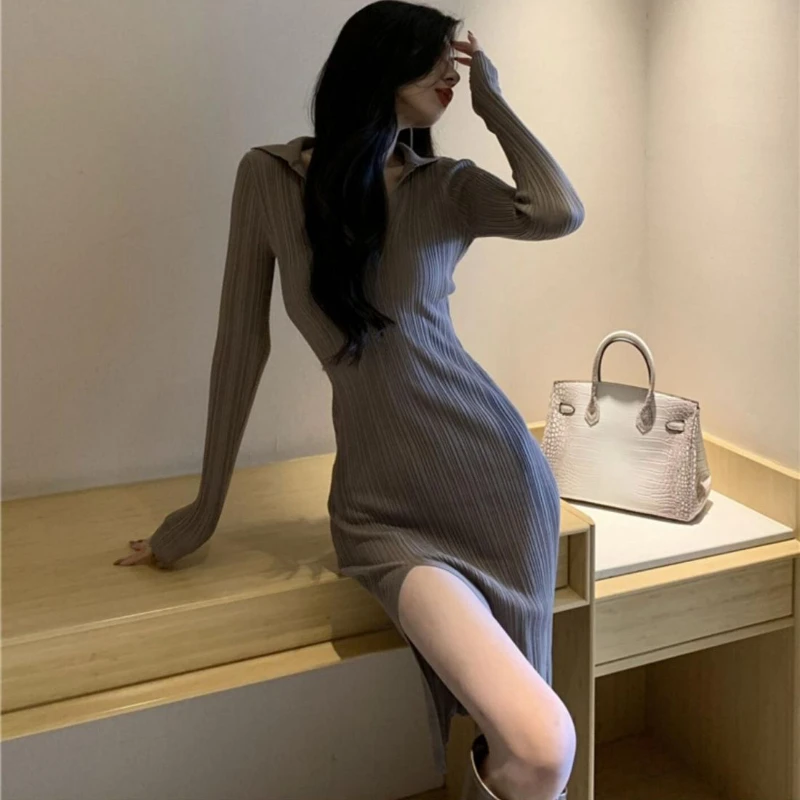 2025 Vestido feminino de malha midi com nervuras e gola em V, vestido de fenda alta, elegante e sexy, casual para outono e inverno