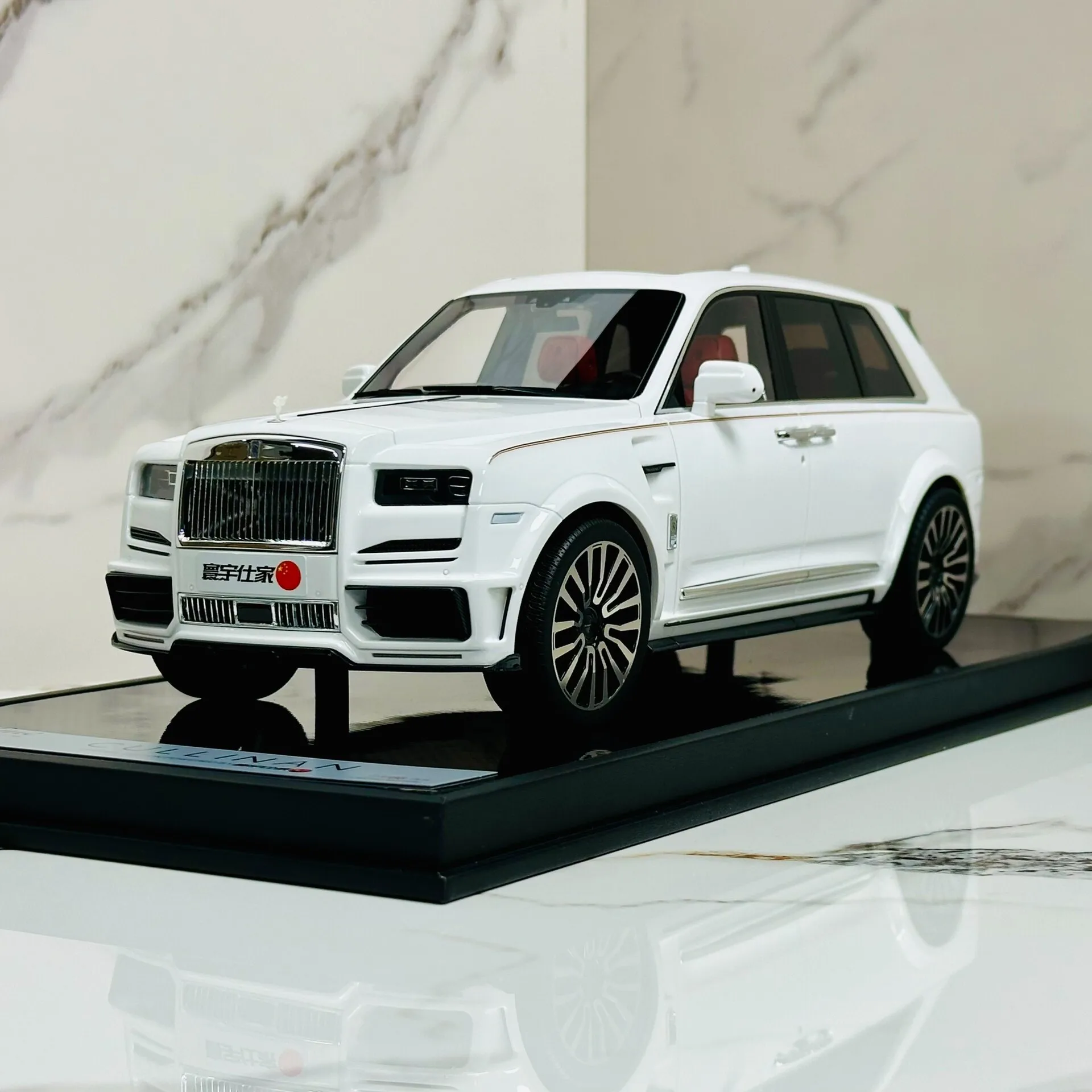 

Fuelme 1:18 Cullinan RR Mansory White Simulation Limited Edition Смола Металл Статическая Модель Автомобиля Игрушка Подарок