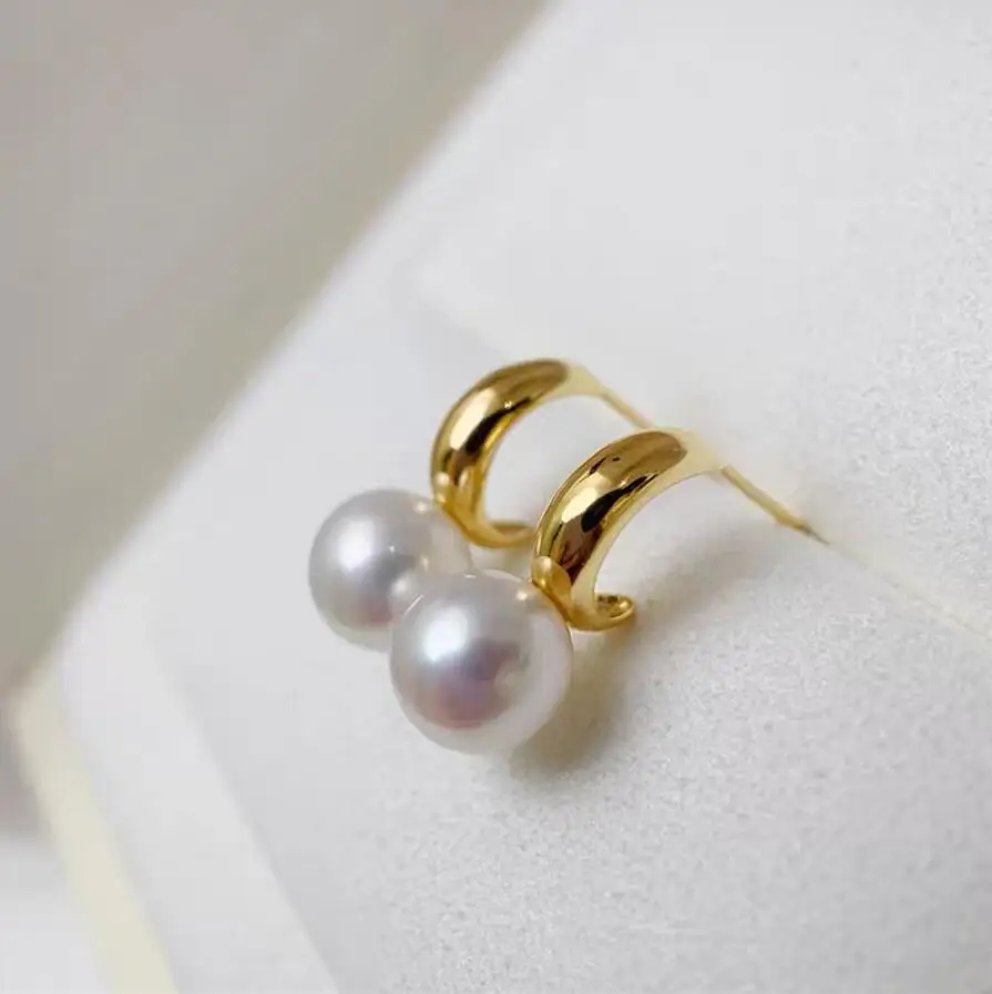 

Elegant Pair of South Sea 10-11mm White Pearl Earring 925s