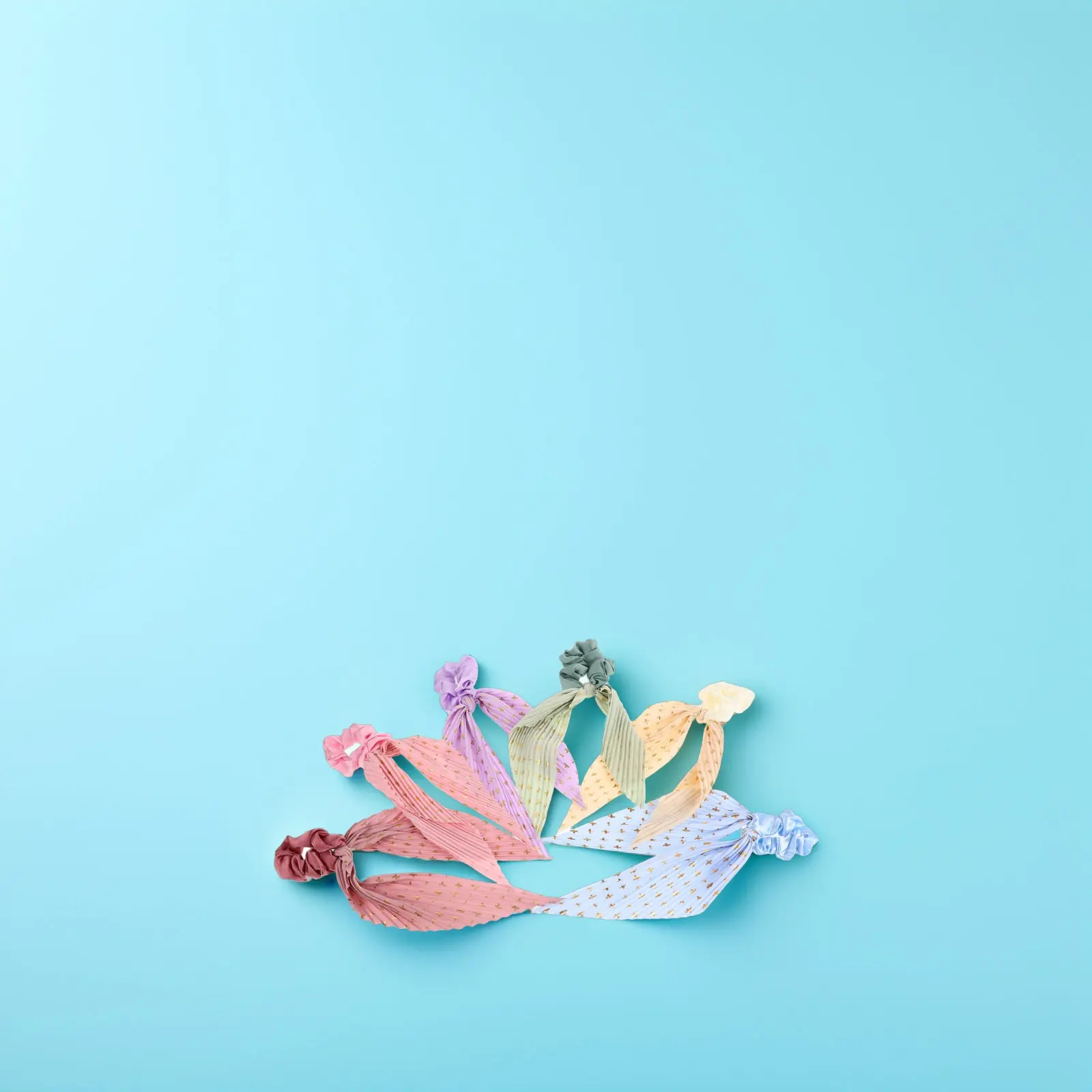 

6Pcs Elegant Floral Ribbon Scrunchies for Women Large Stretchy Ponytail Holders with Delicate Flowing Ribbons Secure Grip