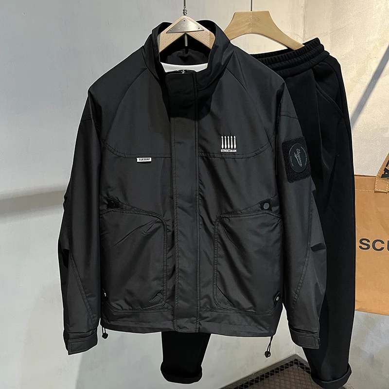 

Повседневная мужская куртка, весна-осень, корейский воротник-стойка, ветрозащитная молния, украшенная стойкой, подходит для длинной свечи, молодежная мода...