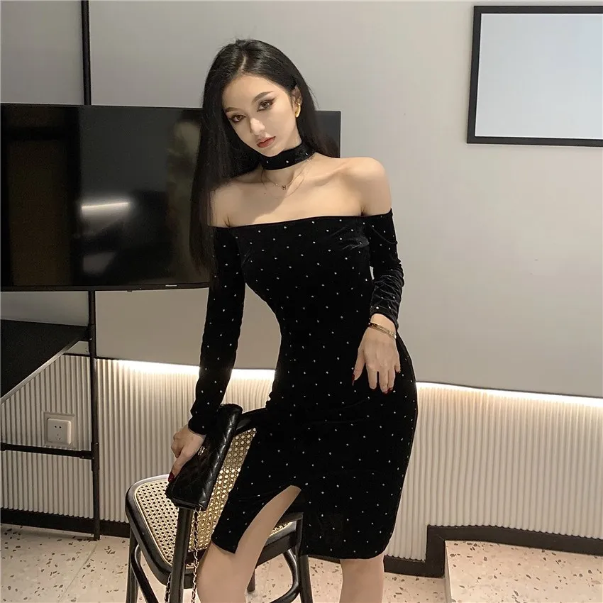 Mini vestido de fiesta negro de terciopelo sin tirantes con hombros descubiertos para mujer, vestido de tubo dividido de manga larga con cuentas de nueva moda 2025