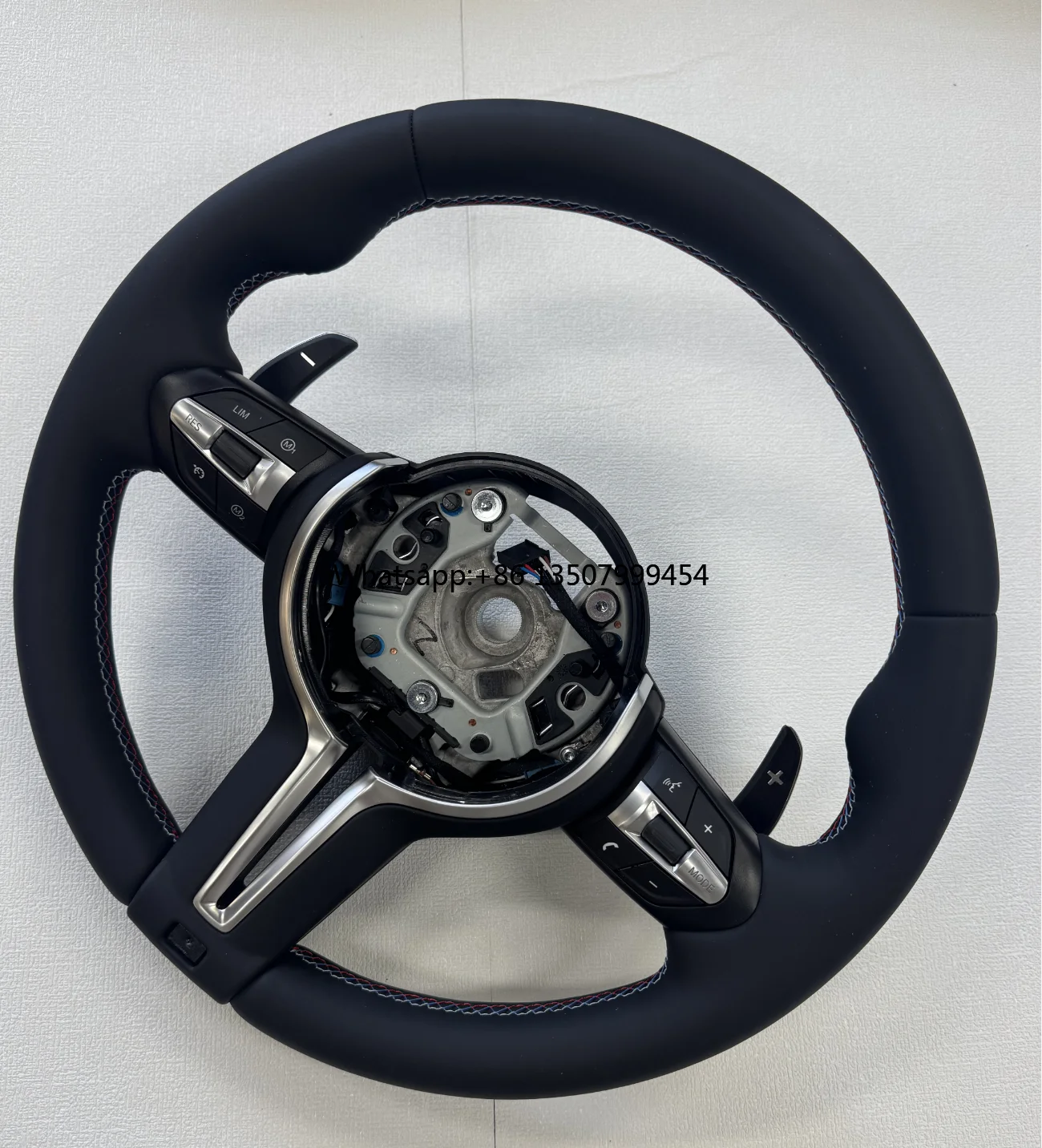 

Кожаный руль для BMW F30 F10 F15 F36 F20 F22 F25 F32 M3 M4 M5 X5 E46 E60 E70 E90 E91 E92 M Sports