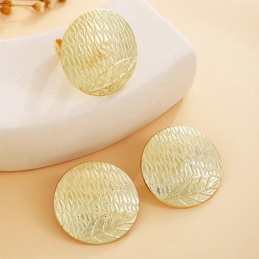 

Fashion Ladies Earrings Minimalist Jewelry Set Elegant Gold Color Clip Earrings and Delicate Ring Set for Women Daily Party Gift