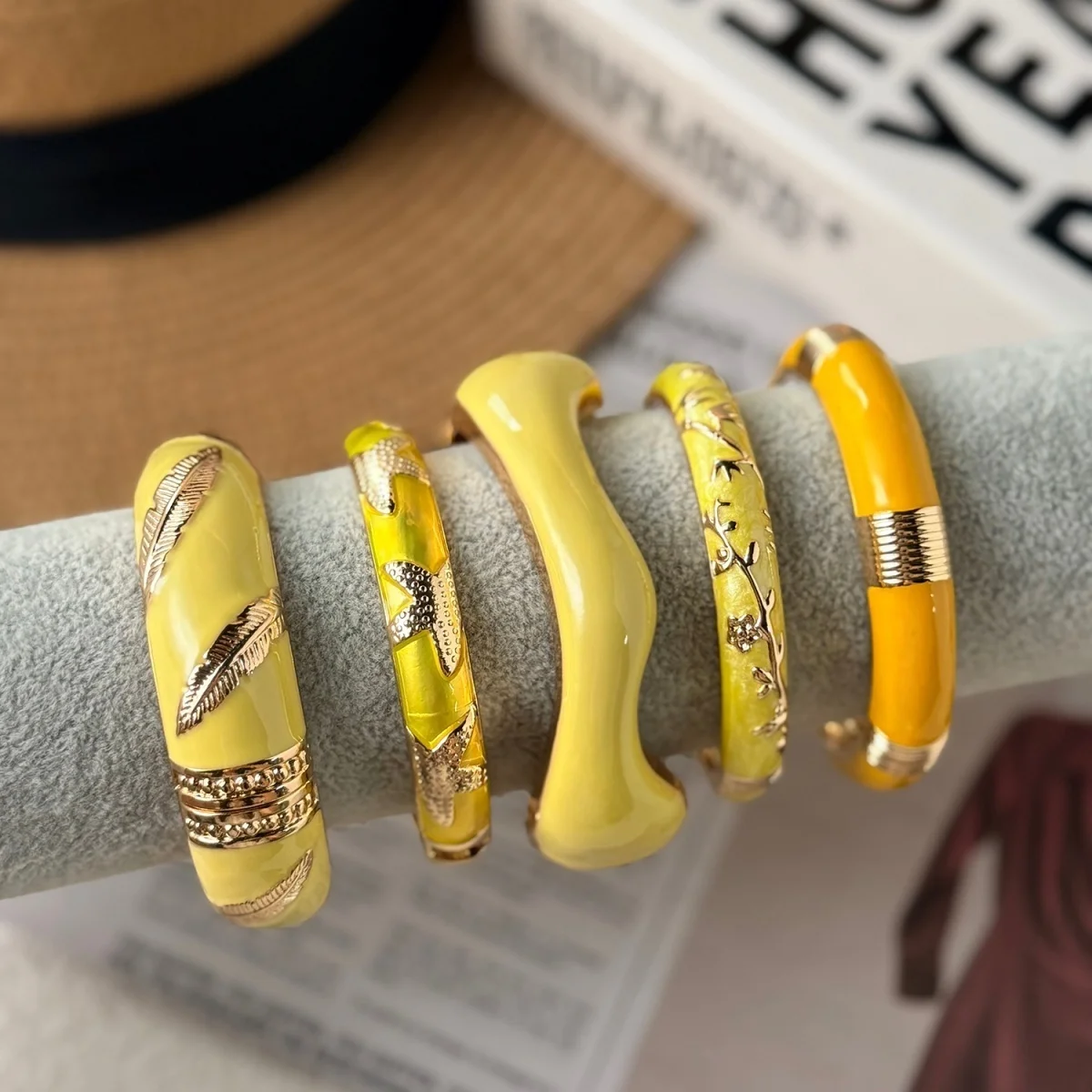 Modische Gelbe Emaille-Manschettenarmbänder für Damen und Herren, Retro-Stil mit Ast-, Wellen-, Stern-, Blatt-, Blumen- und Bambus-Motiven, Armschmuck – Detail 33
