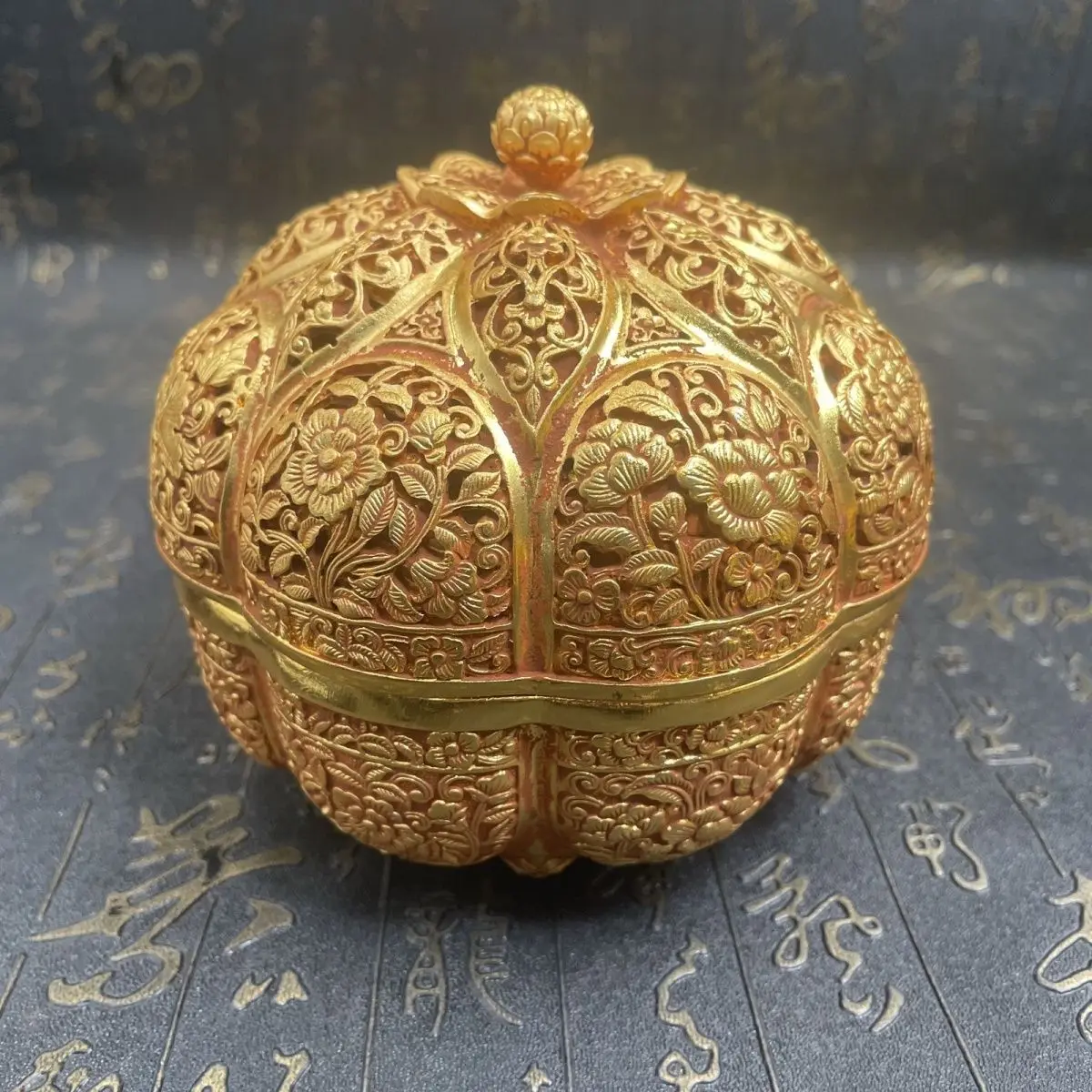 collection Bronze hollow flower incense burner ornament Home decoration ornament Use collection