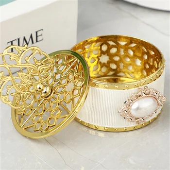 Scatola portagioie in oro per gioielli Baby Shower scatola di caramelle per feste di matrimonio scatola di imballaggio regalo in plastica a forma di Pagoda all'ingrosso