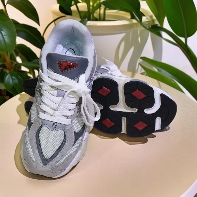 

Breathable Trail Running Shoes, Mesh Design, Fresh for OutdoorLined Warm