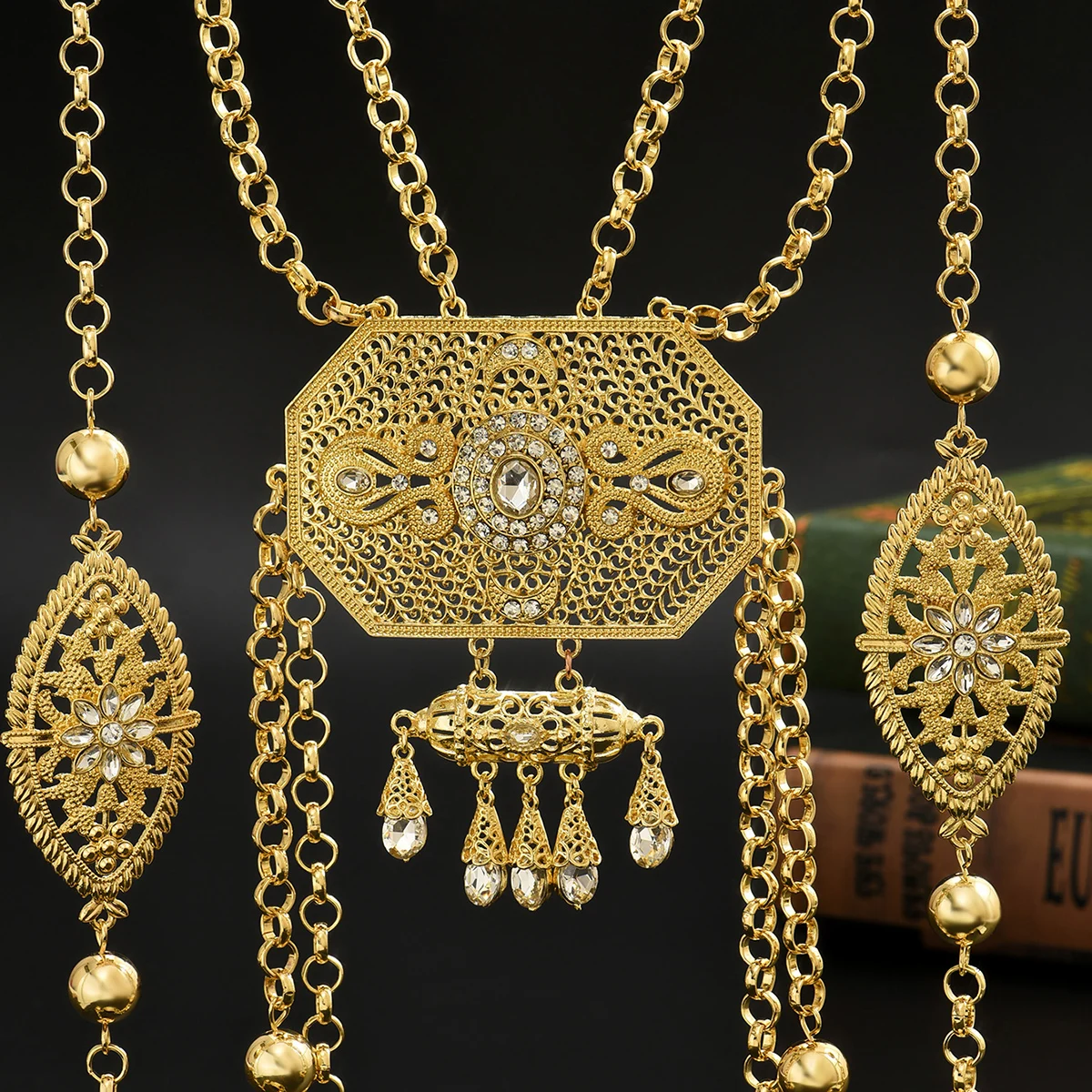 

Luxury Ethnic Shoulder Body Chain Golden Tone With Crystal Pendant Fashion Accessories For Arabic Bridal Outfit