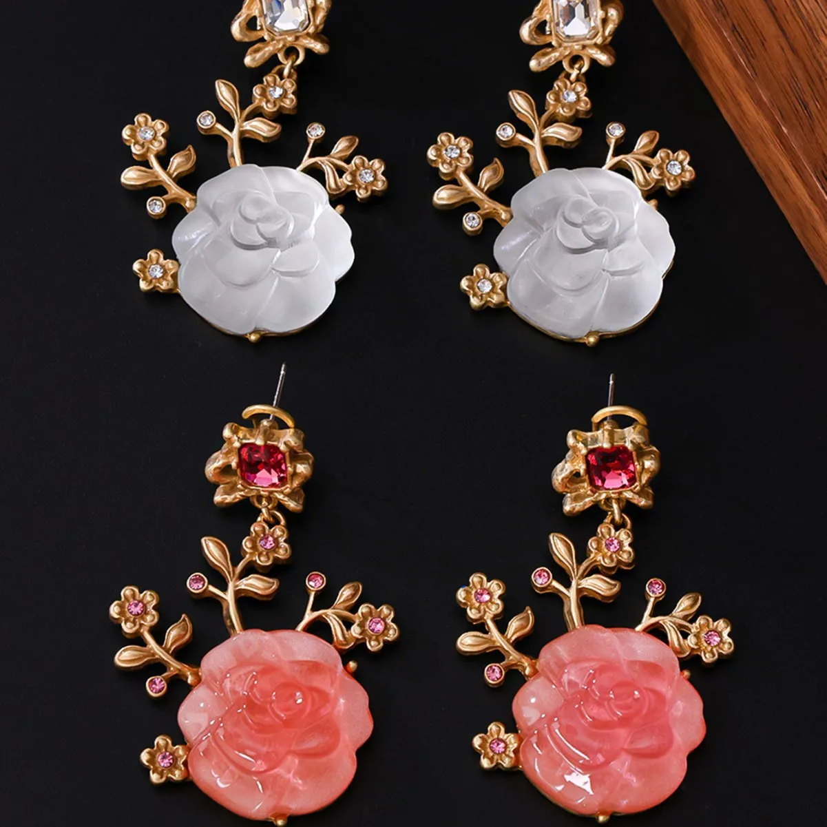 New Retro Palace Style Resin Rose Earrings, Medieval Vintage Niche Fashion Heavy Industry Rhinestone Flower Earrings for Women