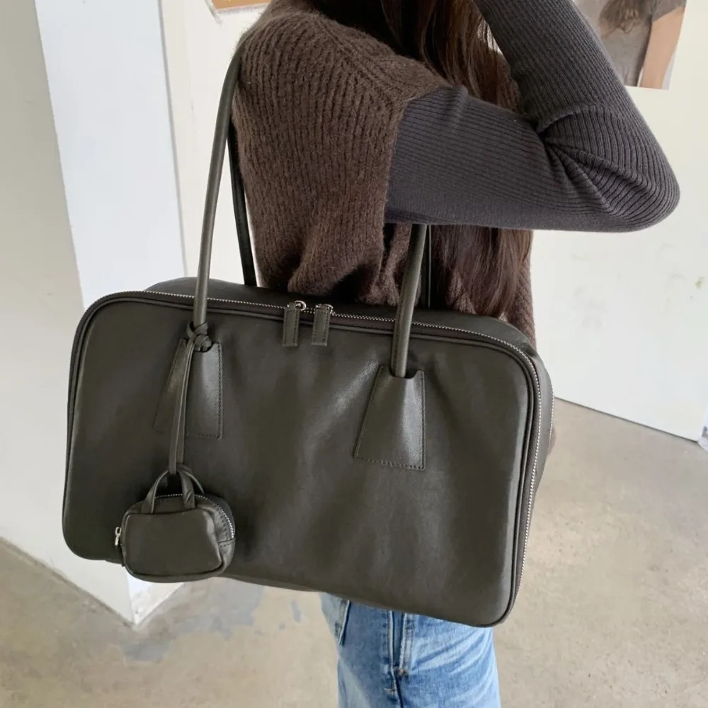 2025 New First-layer Cowhide Bowling Bag Boston Large-capacity Commuter Shoulder Handbag Computer Briefcase Casual Versatile