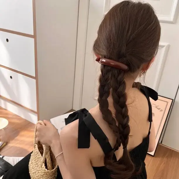 女性のためのヴィンテージバナナ型のヘアクリップ,赤いヘアピン,女の子のためのバレッタ,ファッショナブルなアンケラヘッドドレス,秋冬のノベルティ