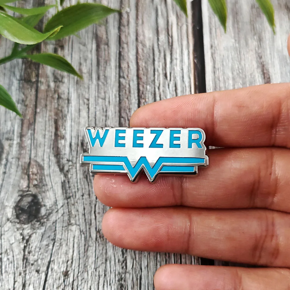 Weezer Rockband-Logo-Brosche, europäisch-amerikanischer Punk-Stil, Metallabzeichen, klassische Band-Metallnadel, Sammlerstück für Musikfans. – Detail 6