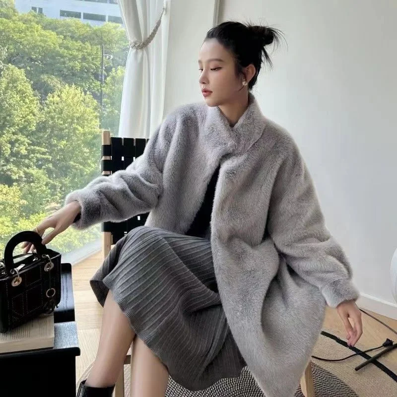 

New 2025 Women's Fur Jacket Design Sense Stand Collar Faux Fur Coat Thickened Soft Furry Fur Integrated Windbreaker Overcoat