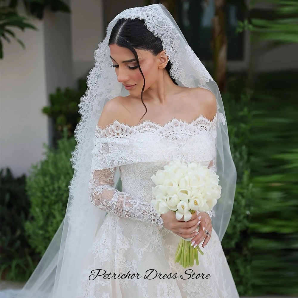 Charming Appliques Lace Customized Wedding Dress Classic Long Sleeves Bridal Gown with Off the Shoulder Elegant Robe de mariée