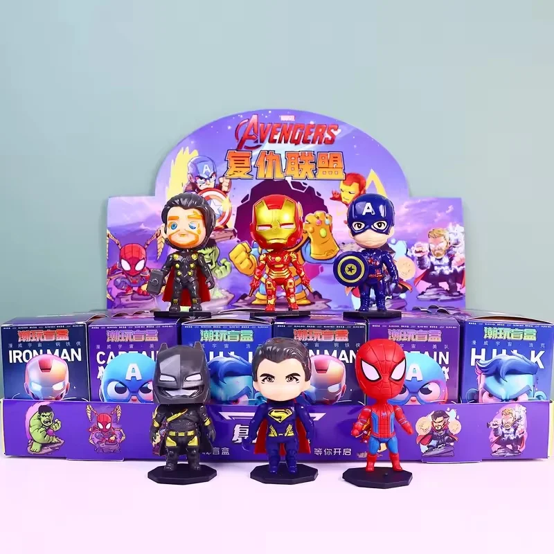 Nuevos Vengadores caja ciega hecha a mano muñeca juguete para niños Iron Man Spider Man modelo hornear pastel decoración estudiante juguete al por mayor