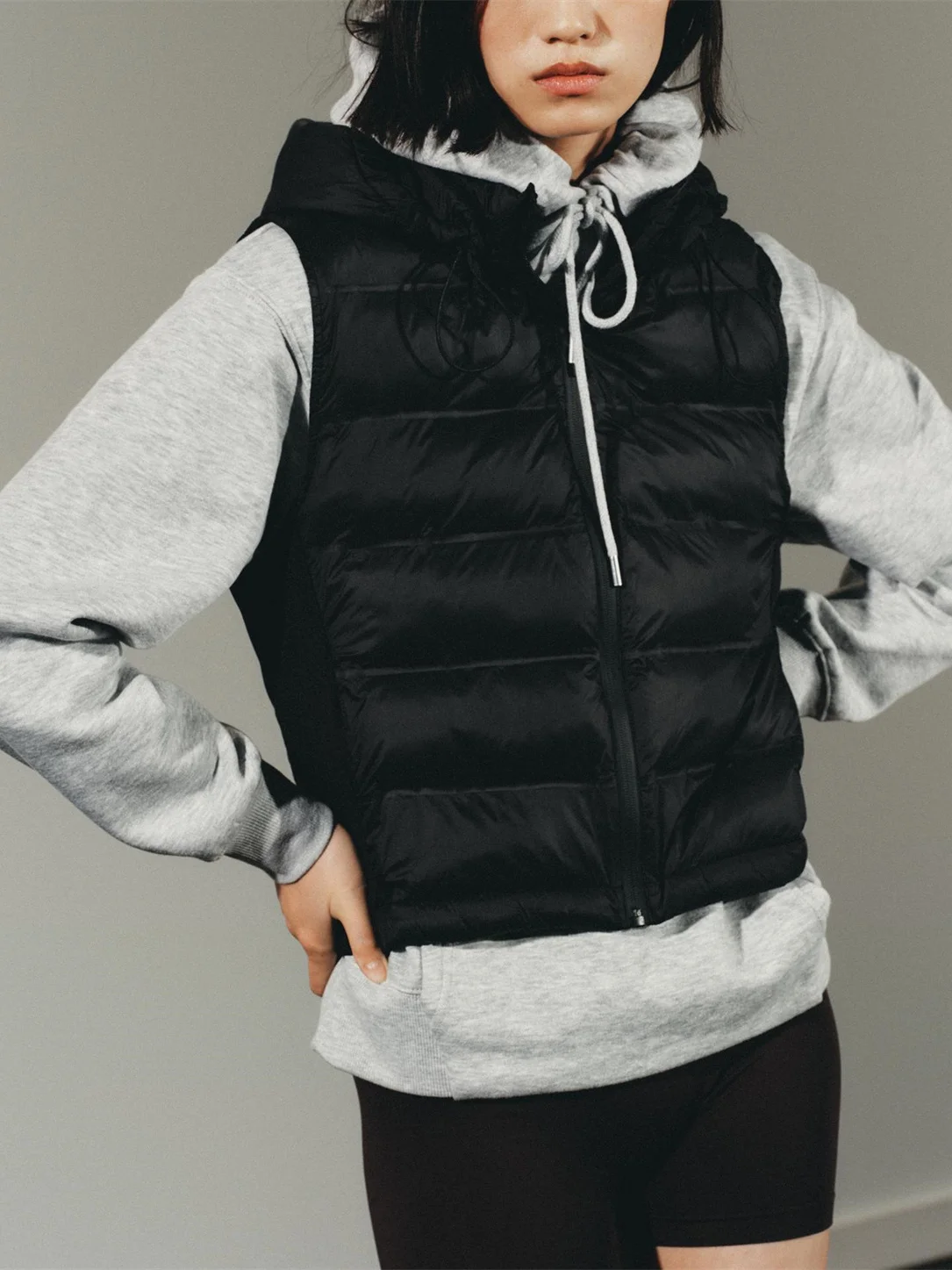 

Новый осенний модный простой хлопковый жилет с высоким воротником и капюшоном, женская одежда на молнии обычной длины