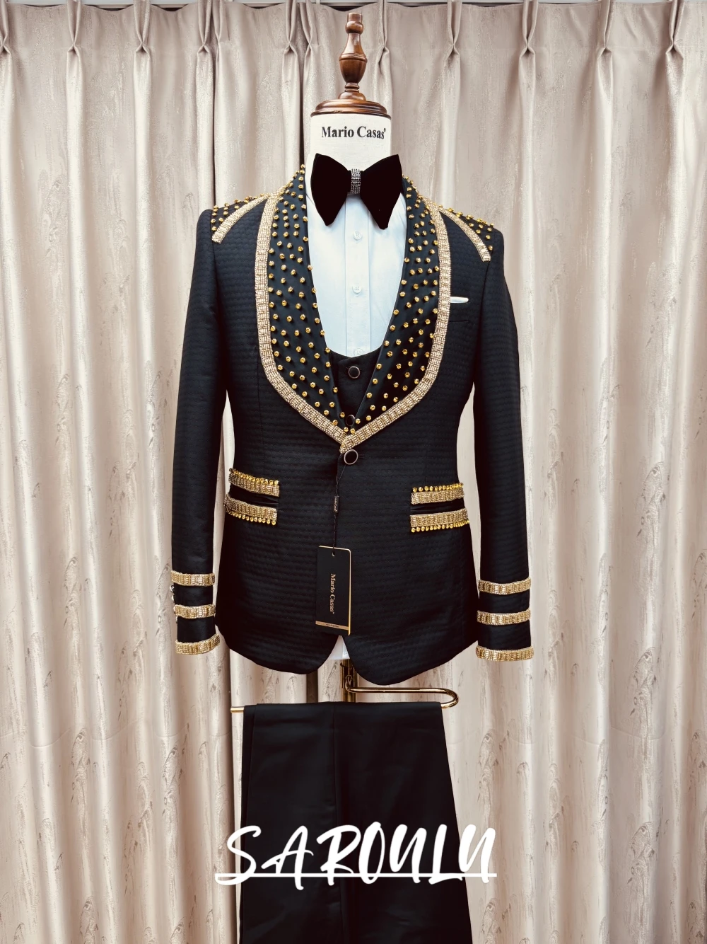 

Мужской роскошный черный смокинг из 3 предметов с золотыми стразами, жаккардовым узором и шалевым воротником для свадьбы, выпускного или красной дорожки