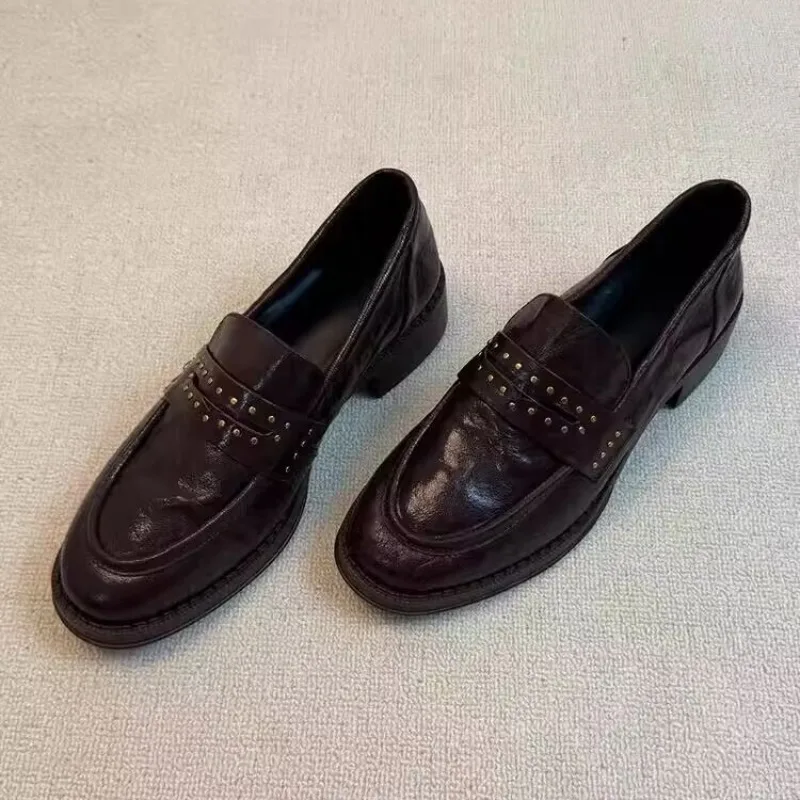 

Block Heel Single Shoes Autumn New Round Toe Deep Mouth Rivet Anti-slip Wear-resistant Kitten Heels Thick Heel Leather Shoes